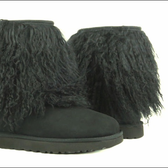 UGG Shoes - UGG SHORT SHEEPSKIN CUFF BOOT BLACK SIZE: 8